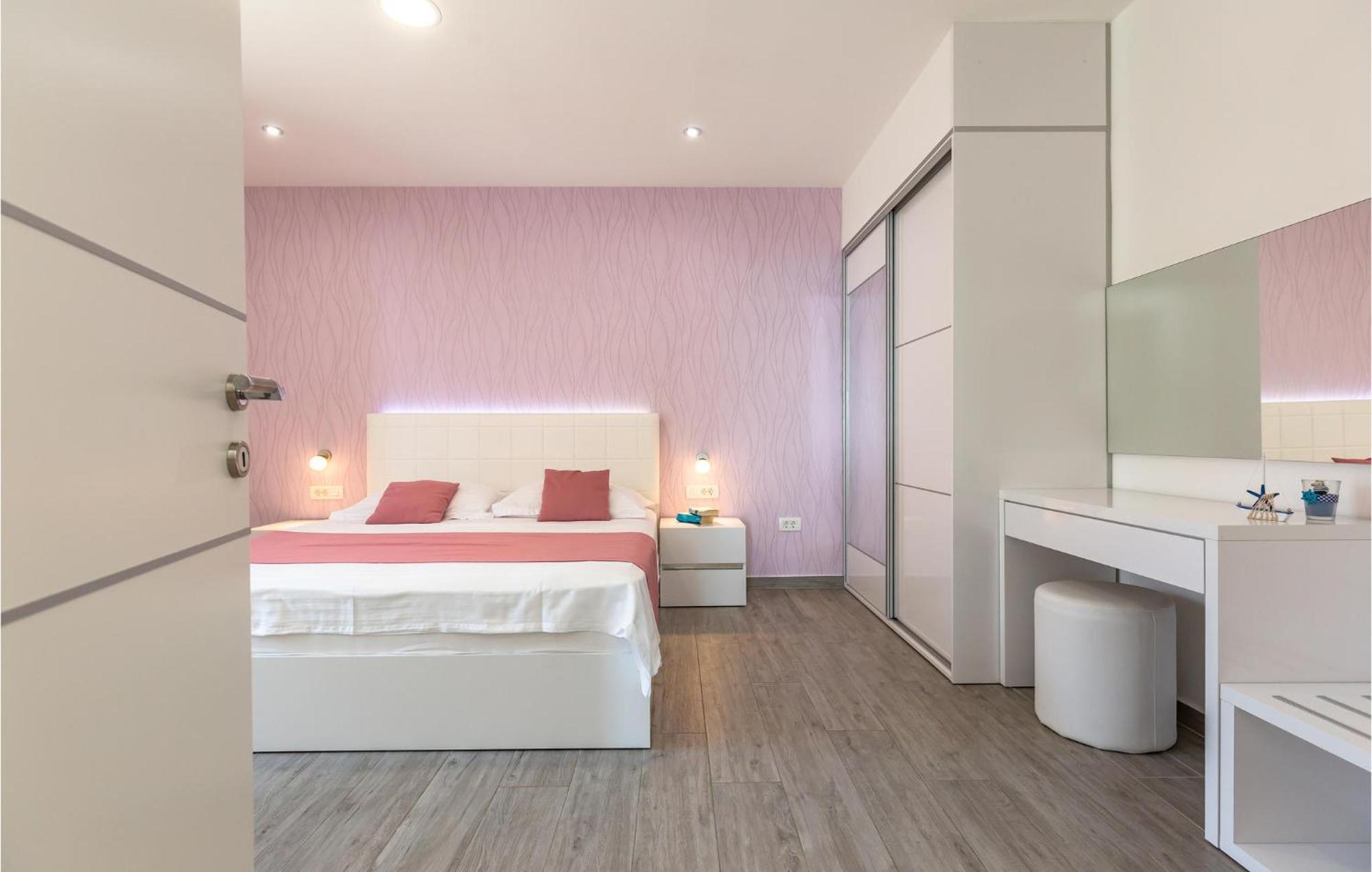 Amazing Apartment In Medici With Kitchen Kutleša エクステリア 写真